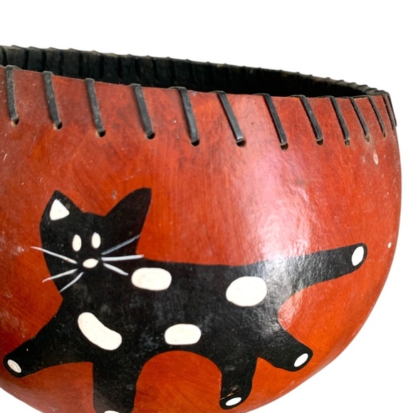 Vintage Handmade Large Gourd Bowl with Black Cats 5” Tall - Picture 6 of 10